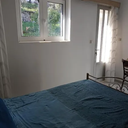 Ero Makri Agia Efimia