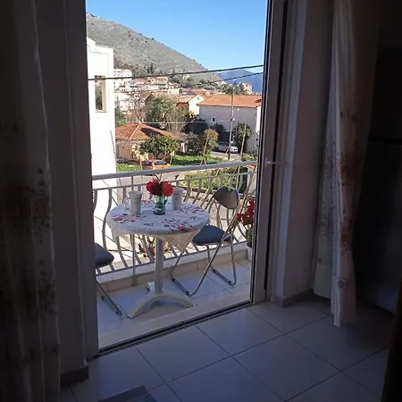 Ero Makri *
